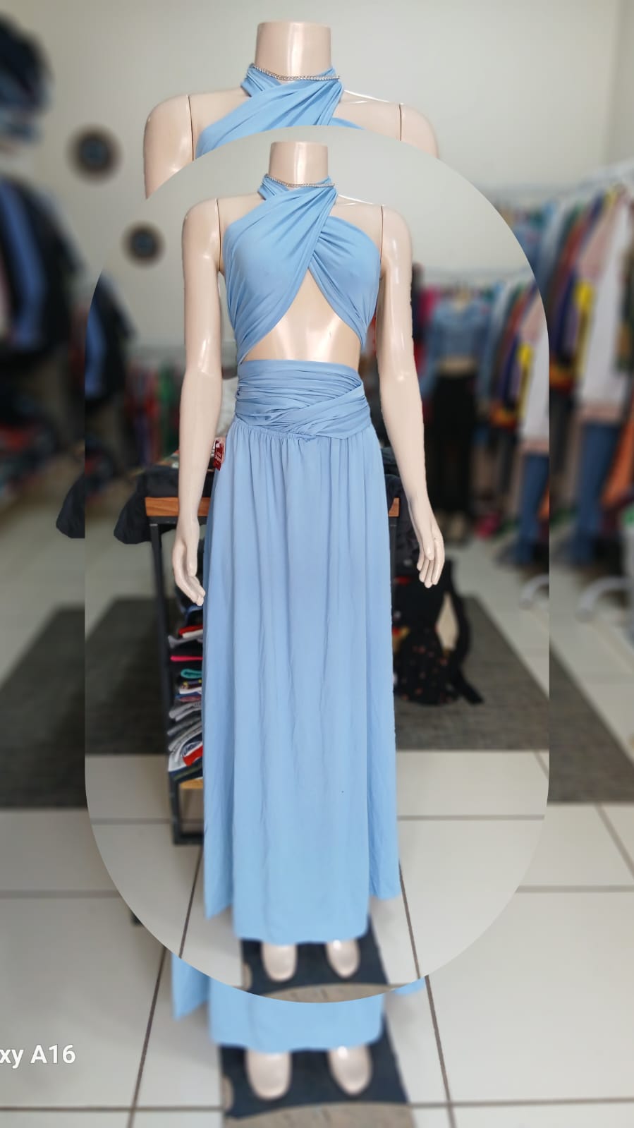 Vestido longo azul serenity com decote transpassado