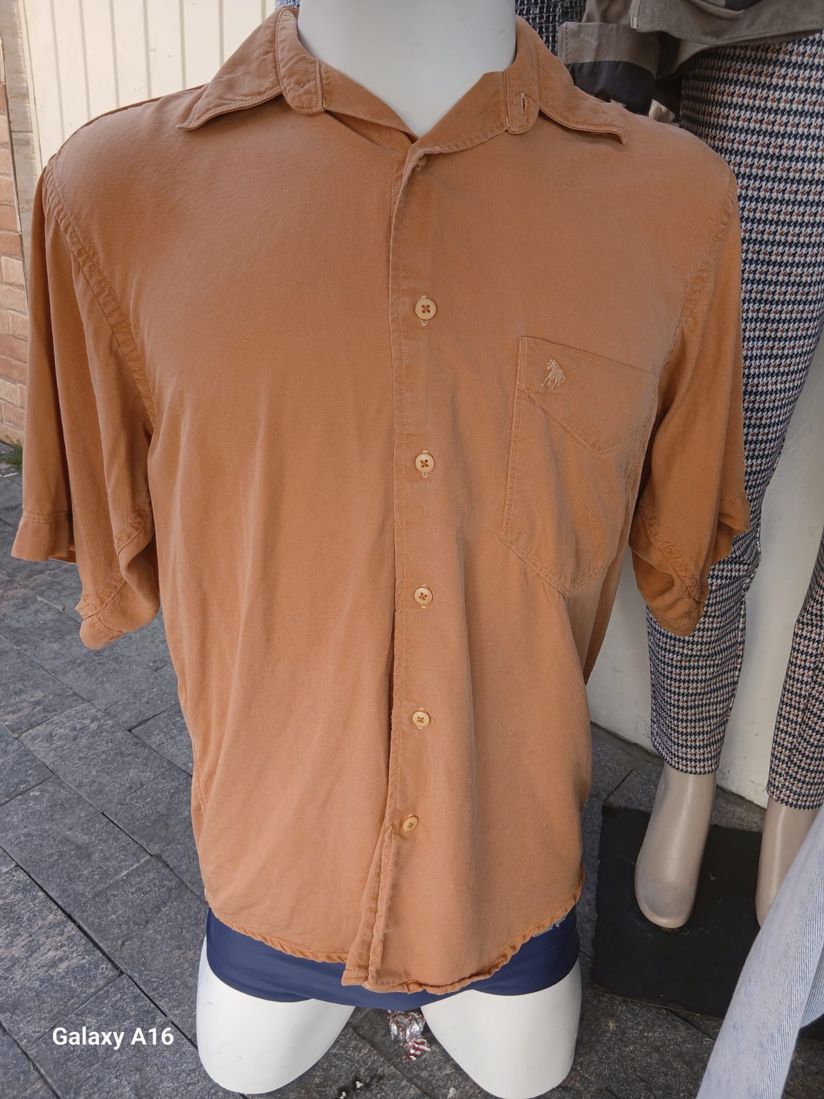Camisa masculina caramelo manga curta