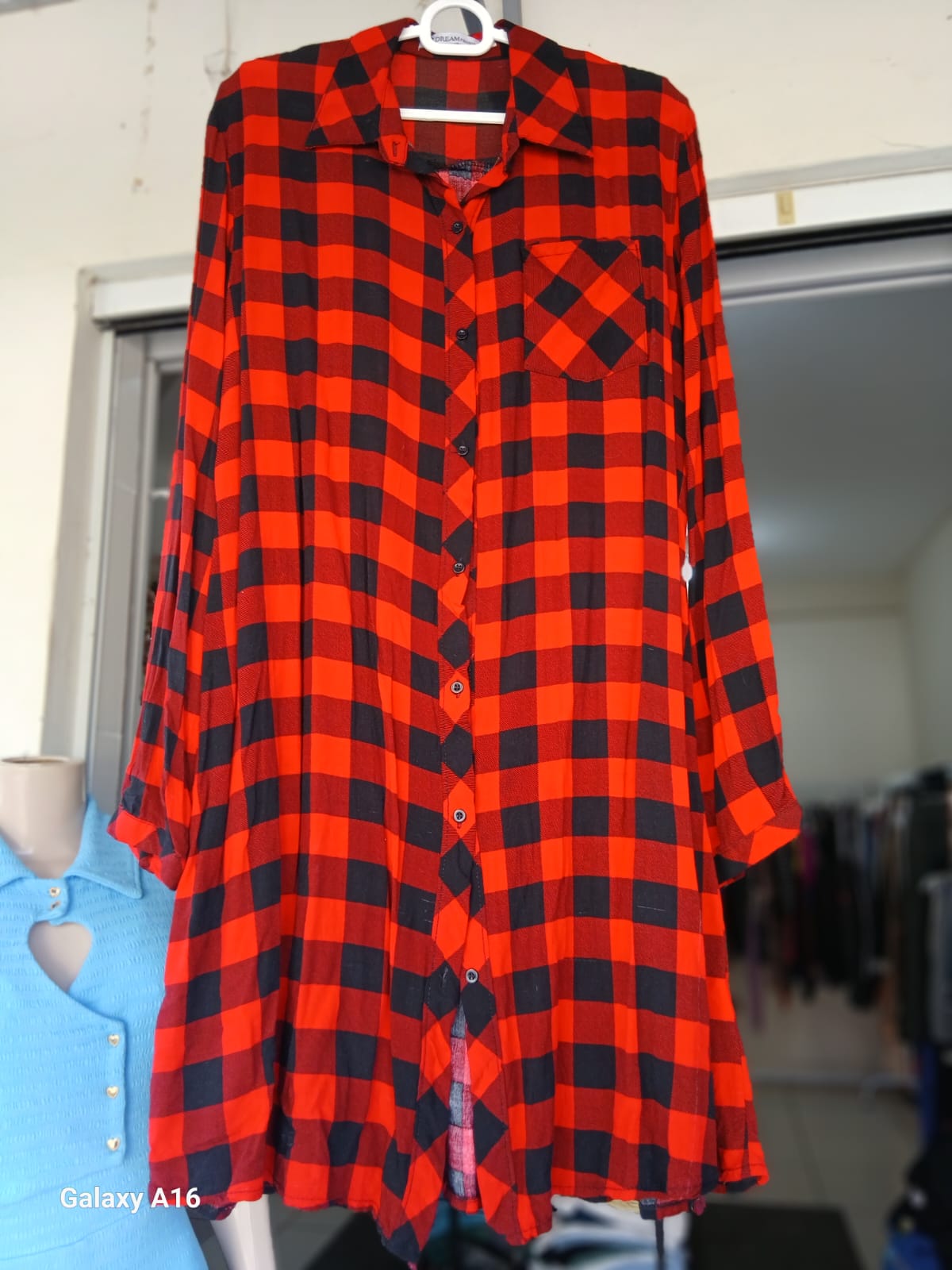 Camisa longa xadrez vermelha e preta